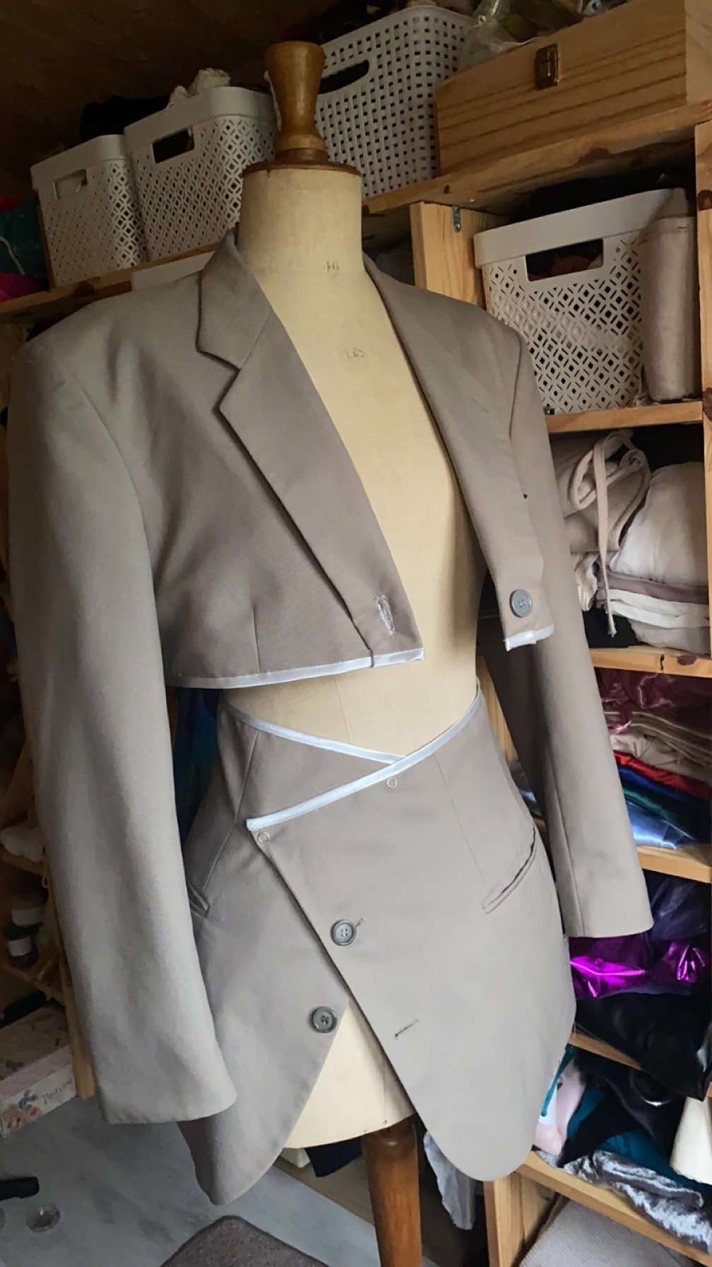 Customisation vêtement dentelle Caen — Loane Corbin