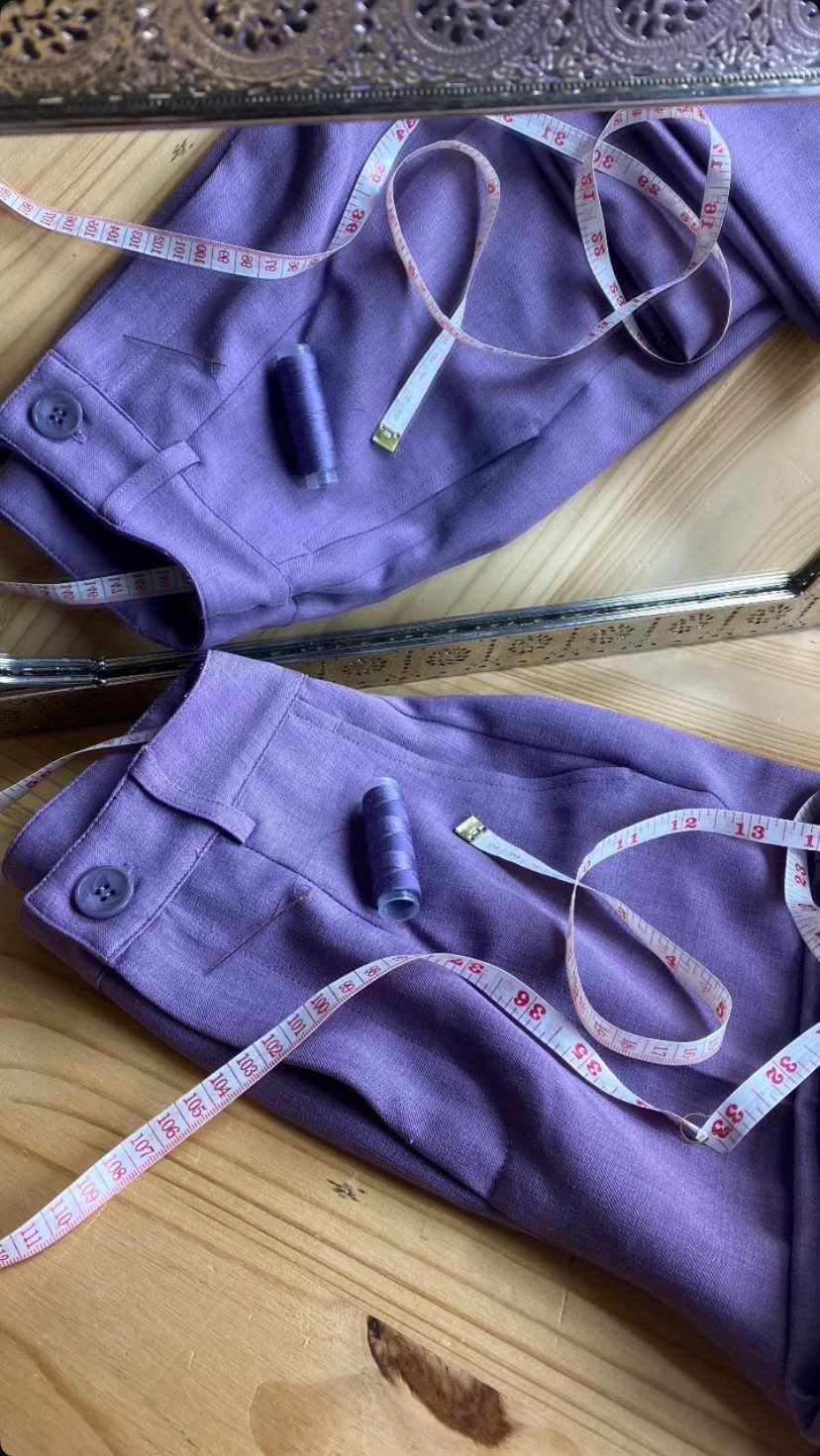 Retouche vêtement Caen — pantalons, robes et vestes par Loane Corbin